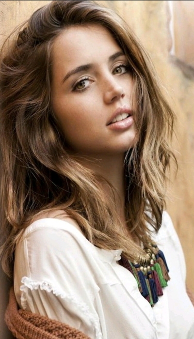 Ana de Armas: A Study in Elegance and Charm