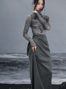 Elegance by the Seaside: A Fusion of Fashion and Nature