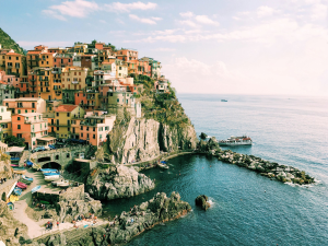 Exploring the Majestic Coastal City of Manarola, Italy: A Traveler's Dream
