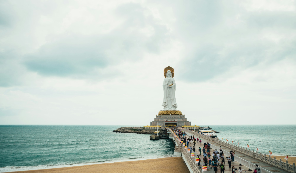 Exploring the Nanshan Cultural Tourist Zone in Sanya, China: Ocean Views and Iconic Statues