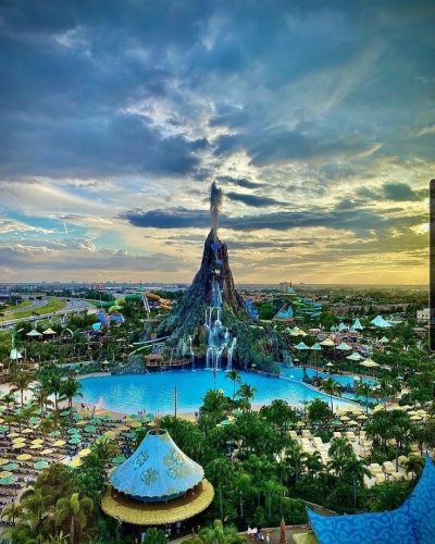 Sunset Delight at Fontainebleau Las Vegas Pool Resort