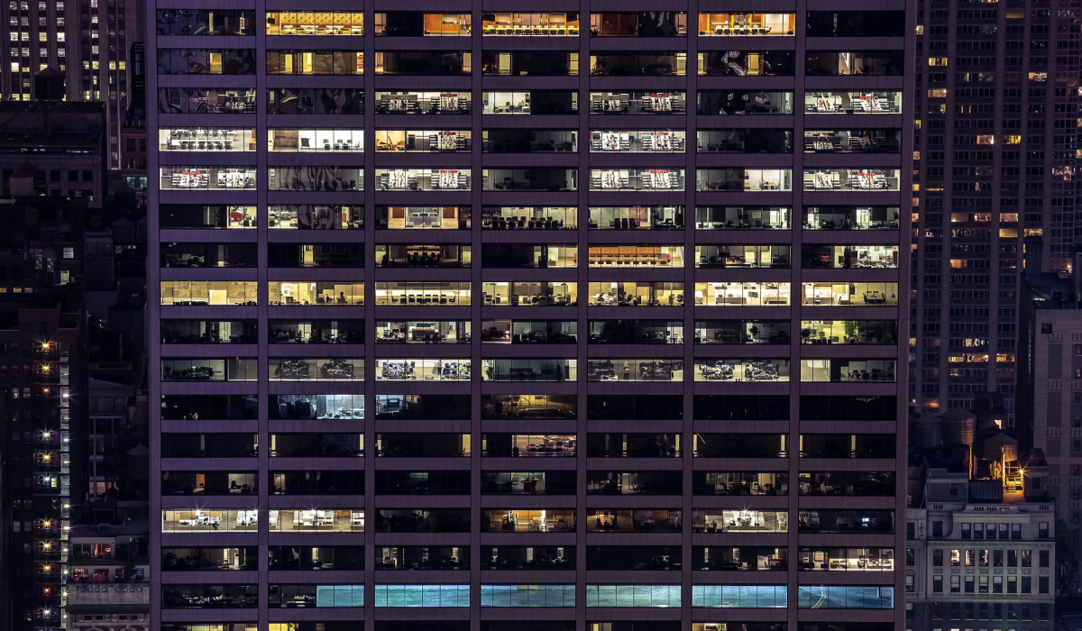Urban Lattice: The Pulse of Manhattan Nights